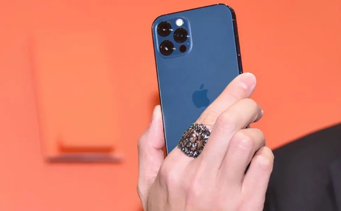 河津苹果手机维修分享iPhone12系列重启方法教程 